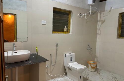 Damoy House | Lake View Basera