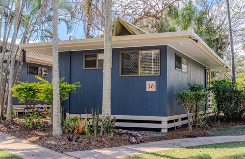 Urangan Apartment | Lake View Studio - Poolside - Hervey Bay