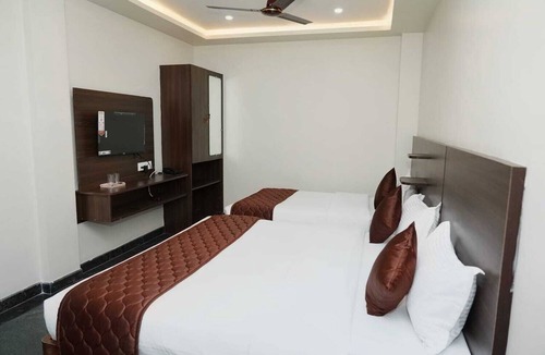 Mayiladuthurai Hotel | Lakshmi Residency and Mini Hall