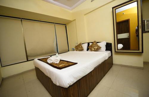 Lokhandwala Complex Hotel | Lalsai Residency Andheri