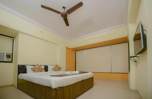 Lokhandwala Complex Hotel | Lalsai Residency Andheri