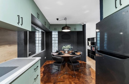 South Perth Apartment | Leafy central stylish apartment in great location.