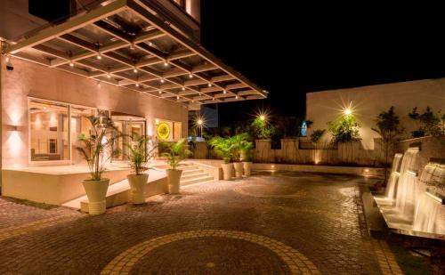 Lucknow Hotel | Lemon Tree Hotel Lucknow Airport