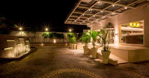 Lucknow Hotel | Lemon Tree Hotel Lucknow Airport