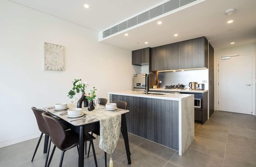 Lidcombe Apartment | Lidcombe Apt Near Olympic Park Train Station