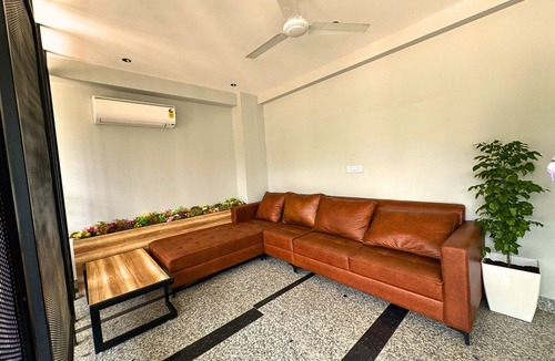 Sector 51 Apartment | Lime Tree Hotel Sector 51 Gurgaon