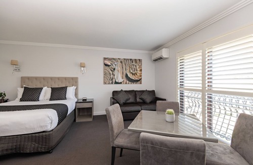 North Batemans Bay Hotel | Lincoln Downs Resort Batemans Bay