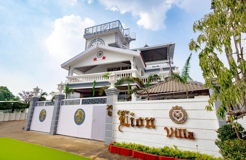 Atvan Villa | Lion Villa 4BHK with Big Pool & Rain Dance