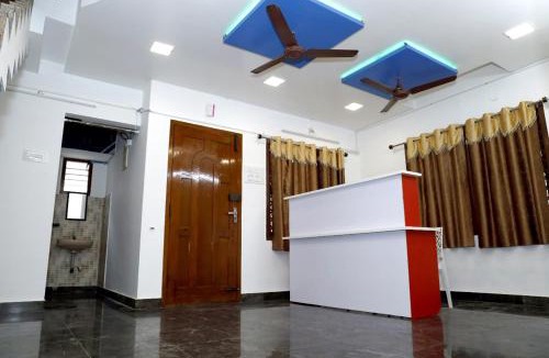 Egmore Hotel | Lloyd's Inn