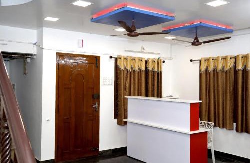Egmore Hotel | Lloyd's Inn