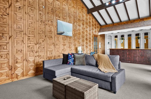 Barrack Heights House | Loftus Spacious Getaway