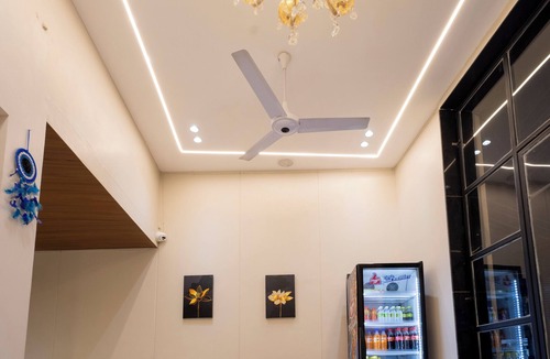 Mahmoorganj Hotel | Lotus Feet Inn