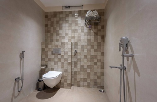 Mahmoorganj Hotel | Lotus Feet Inn