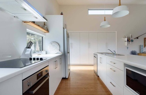 Low Head House | Low Head Coastal Haven: Your Seaside Escape
