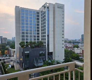 Gomti Nagar Hotel | LUSH STAYS x DLF Mypad