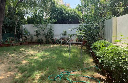 Saket Bed & Breakfast | Luxe 4BHK with Garden - Near Select City Saket