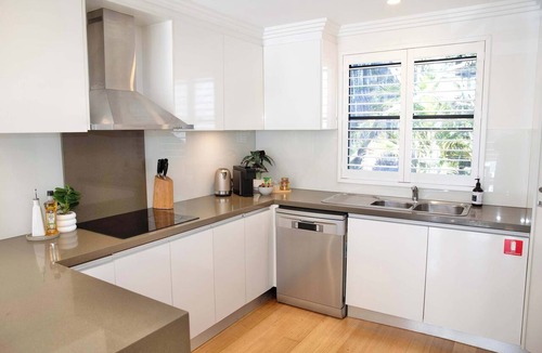 Woolloomooloo Apartment | Luxe Bright with Parking. Next to Harbour Wharf