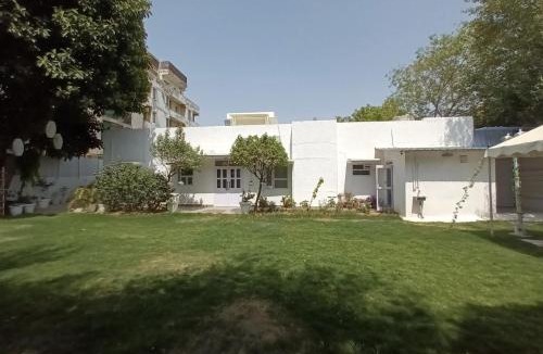 South Dum Dum Hotel | Luxe Retreat