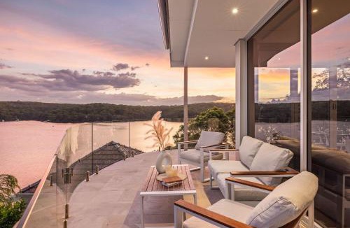 Caringbah South House | Luxe Waterview Double Room in Caringbah South - Ideal for Relaxation - Shared Bathroom