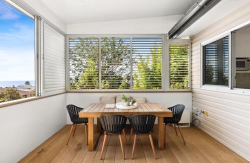 Narrabeen House | Luxury 2-Bed with Ocean Views and Garden