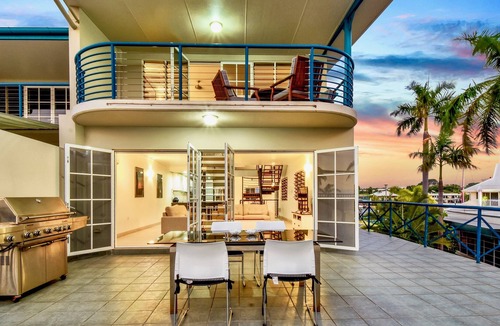 Cullen Bay Villa | Luxury Beachfront Villa | 5★ Location, Pool, Views