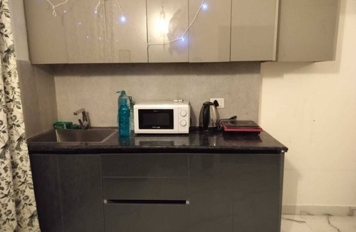 Gurugram Apartment | Luxury Comfort Meets Prime Location – 1BHK Apartment Near Airport & Metro