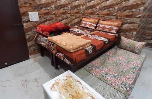 Lajpat Nagar Bed & Breakfast | Luxury Flat in Foreigner Areof Lajpat Nagar With Fully Equipped Kitch