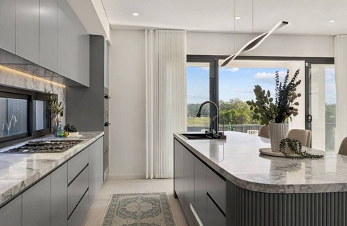 Leppington House | Luxury Home | Tesla Charger | Near Station|Parking