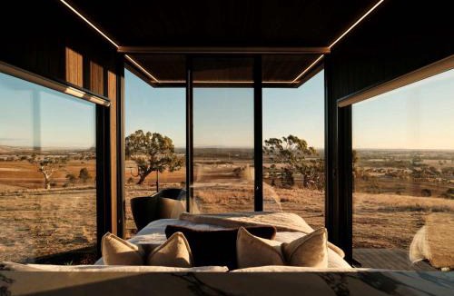 Toolleen House | Luxury Winery Stay with Sweeping Hilltop Views