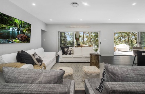 Macmasters Beach House | Luxury Winter Escape - 4 Bedroom house at Macs Beach