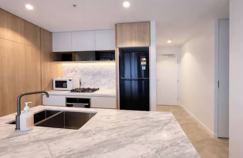 Brisbane Central Business District Apartment | Lv 53 Riverview Luxe Apt on QWR - Crown's Jewel City view with Parking