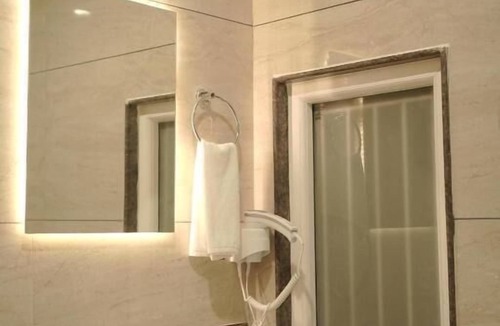 Allahabad Hotel | Madina Inn