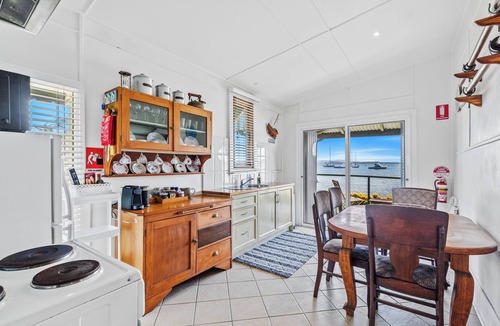 Marks Point Cottage | Magical Private Waterfront Iona Cottage