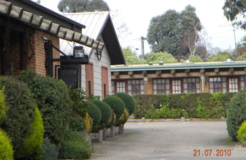 Cranbourne Hotel | Mahogany Park