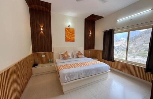 Gobind Dham Hotel | Mandola Stays