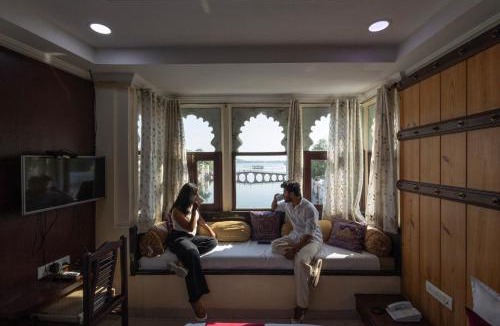 Lake Swaroop Sagar Hotel | Mannat Udaipur Lakeview Boutique