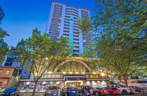 Chinatown Apartment | Mantra on Russell Melbourne