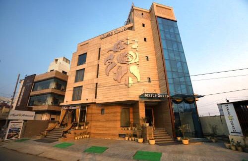 Taj Ganj Hotel | Maple Grand