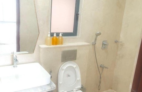 Kurla Apartment | Marbella Studio near BKC Pool, Wi-Fi, Kitchen