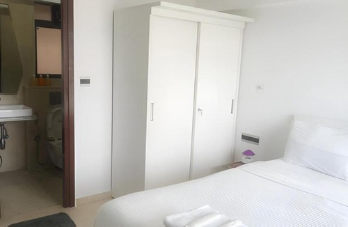 Kurla Apartment | Marbella Studio near BKC Pool, Wi-Fi, Kitchen