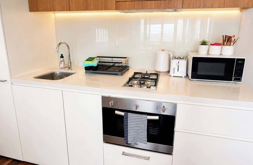 Maroubra Apartment | Maroubra Central Apartment w/Balcony & Fast WiFi