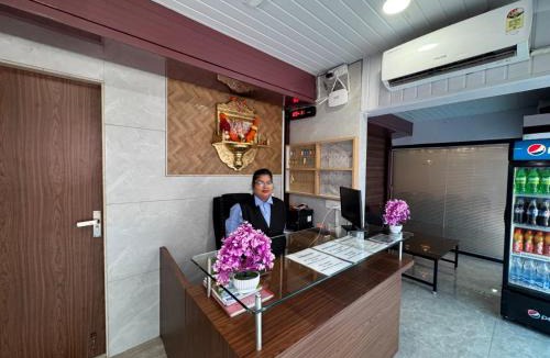Kandivali Hostel | MEHTA INN GIRLS HOSTEL AND PG, Girls Only