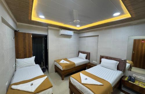 Kandivali Hostel | MEHTA INN GIRLS HOSTEL AND PG, Girls Only