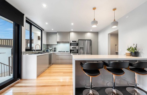 Lenah Valley Apartment | Meticulously Upgraded Home with Valley Views
