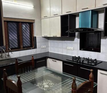 Aluva House | Metro Bliz Alua by thestaypoint
