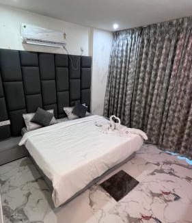 Orchha Apartment | Millennium Suites - Comfy King- Twin Room