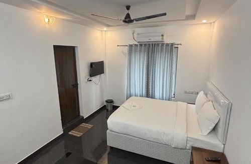 Alwaye Hotel | MIRACLE Inn