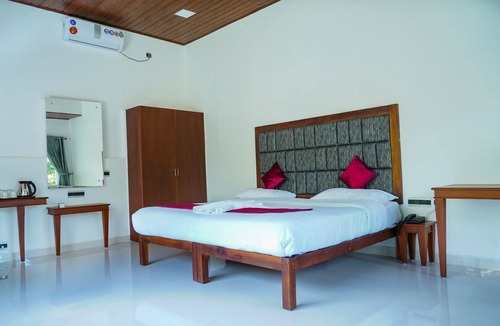 Chithirapuram Bed & Breakfast | Misty Bush Munnar - Deluxe Double Room
