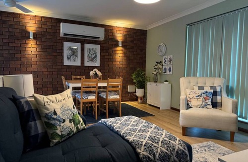 Spalding House | Mitchell’s Haven - Home away from home! nFamily/Group and fur babies welcome!