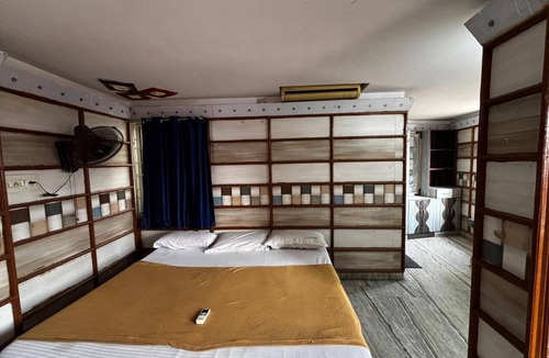 Arumbakkam Hotel | MJ Gust House